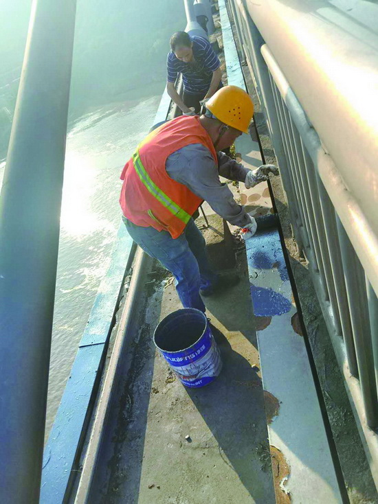 涪陵4座大橋橋架除銹上漆完工，城市基礎設施煥新顏